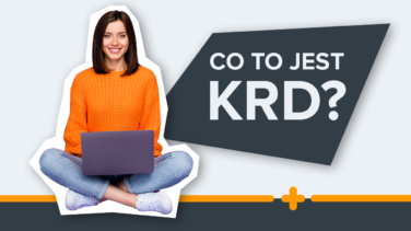 Uśmiechnięta kobieta w pomarańczowym swetrze z laptopem, obok napis: Co to jest KRD?